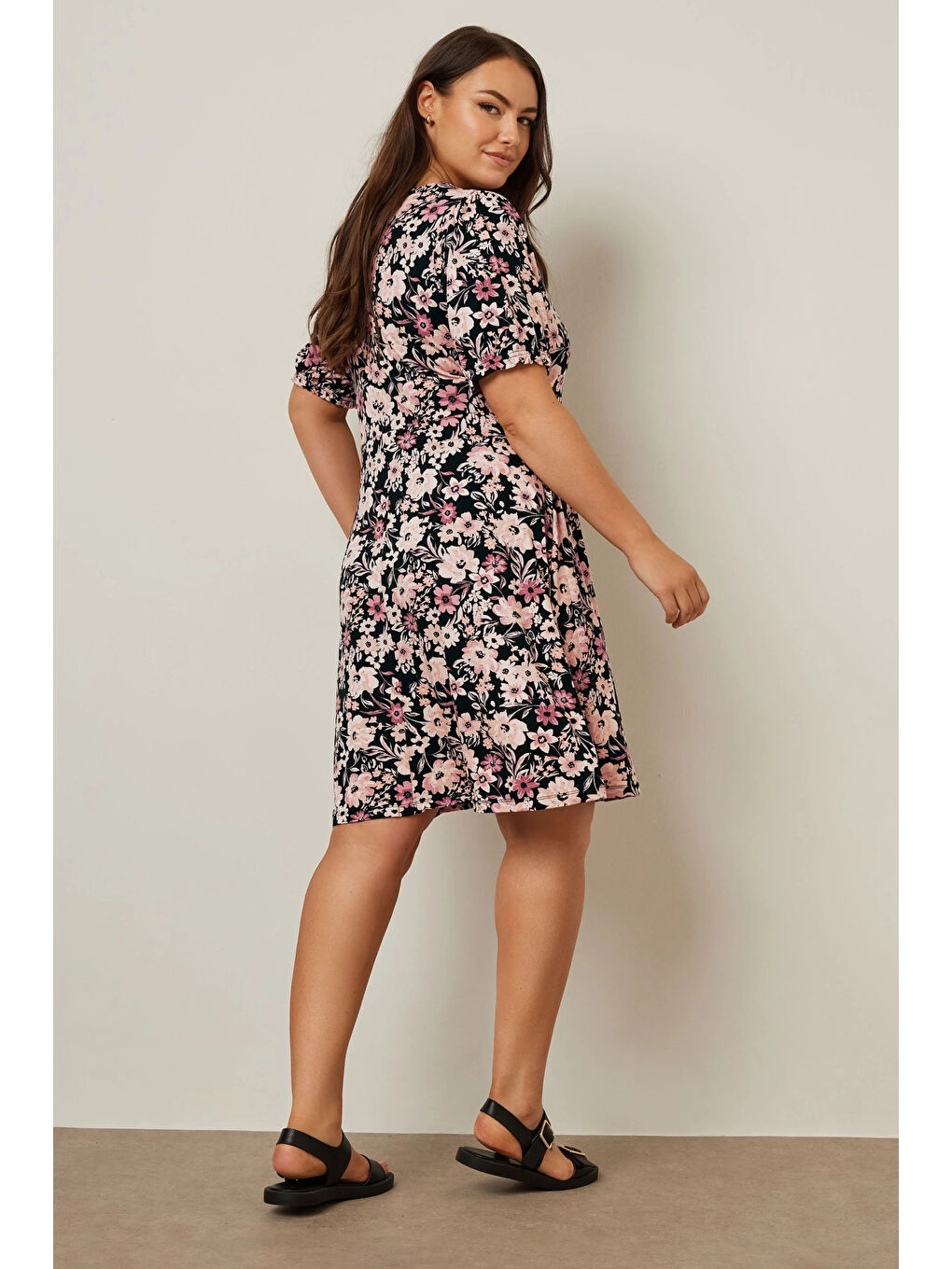 Siyah Büyük Beden V Yaka Kısa Kollu Çiçek Desenli Mini Elbise 137983-4