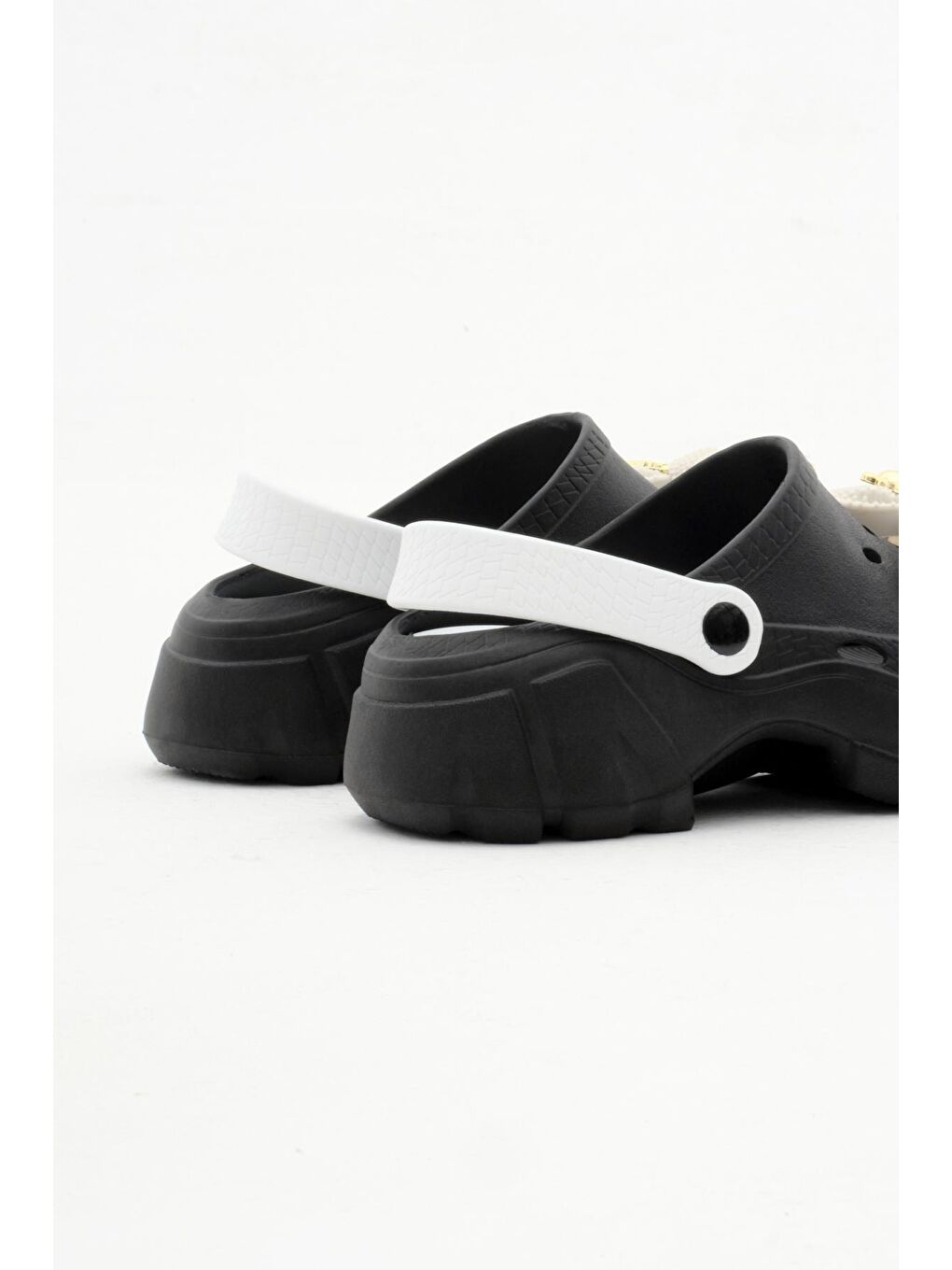 Kadın Siyah Beyaz Çıkartılabilir Taban Fiyonk Tokalı Yüksek Taban Eva Sandalet-4