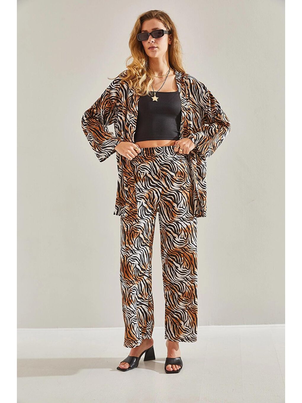 Siyah Kadın Desenli Beli Lastikli Pantolonlu Kimonolu Alt Üst Takım 60181018-4