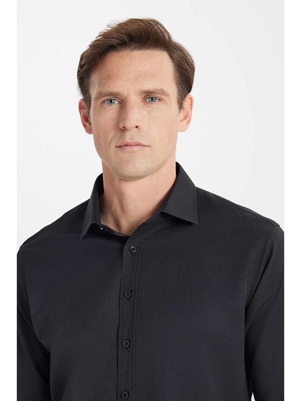 Erkek Siyah Regular Fit Geniş Kesim Klasik Yaka Armürlü Gömlek-3