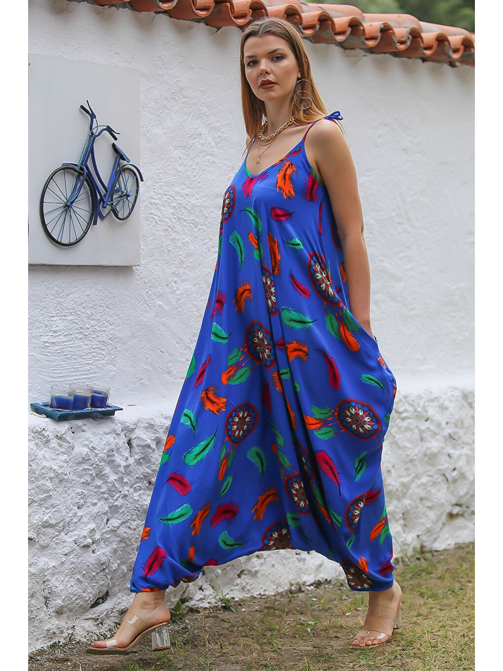 Chiccy Mavi V Yaka Askılı Cepli Allover Baskılı Dokuma Oversize Şalvar Paça Casual Tulum