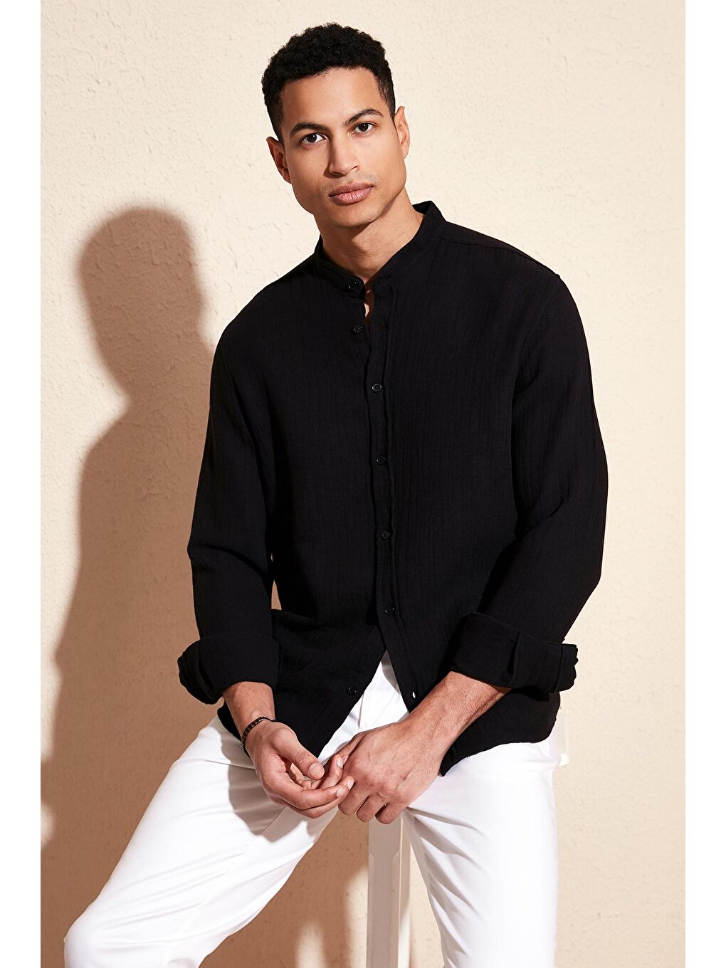 Siyah Pamuklu Regular Fit Hakim Yaka Gömlek CF24S127702