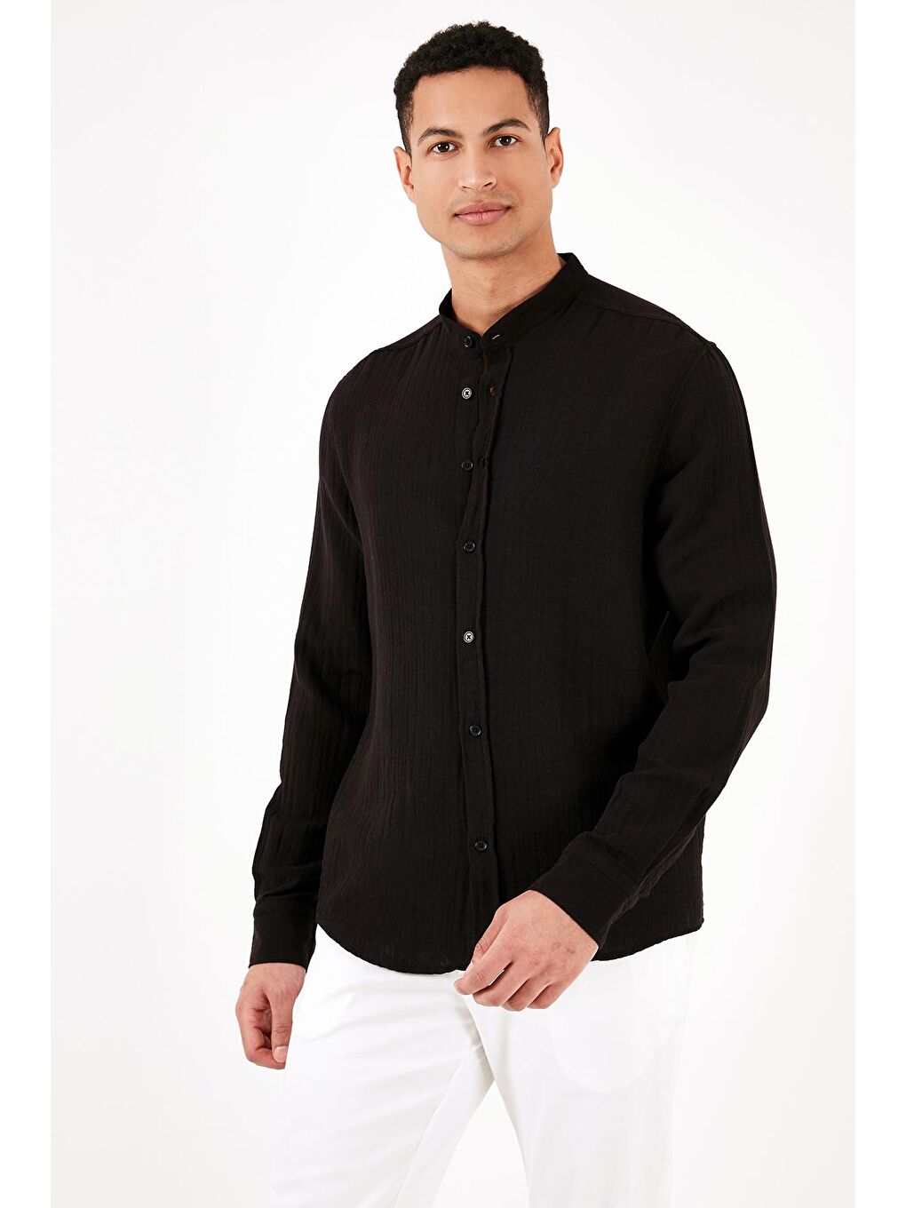 Siyah Pamuklu Regular Fit Hakim Yaka Gömlek CF24S127702-1