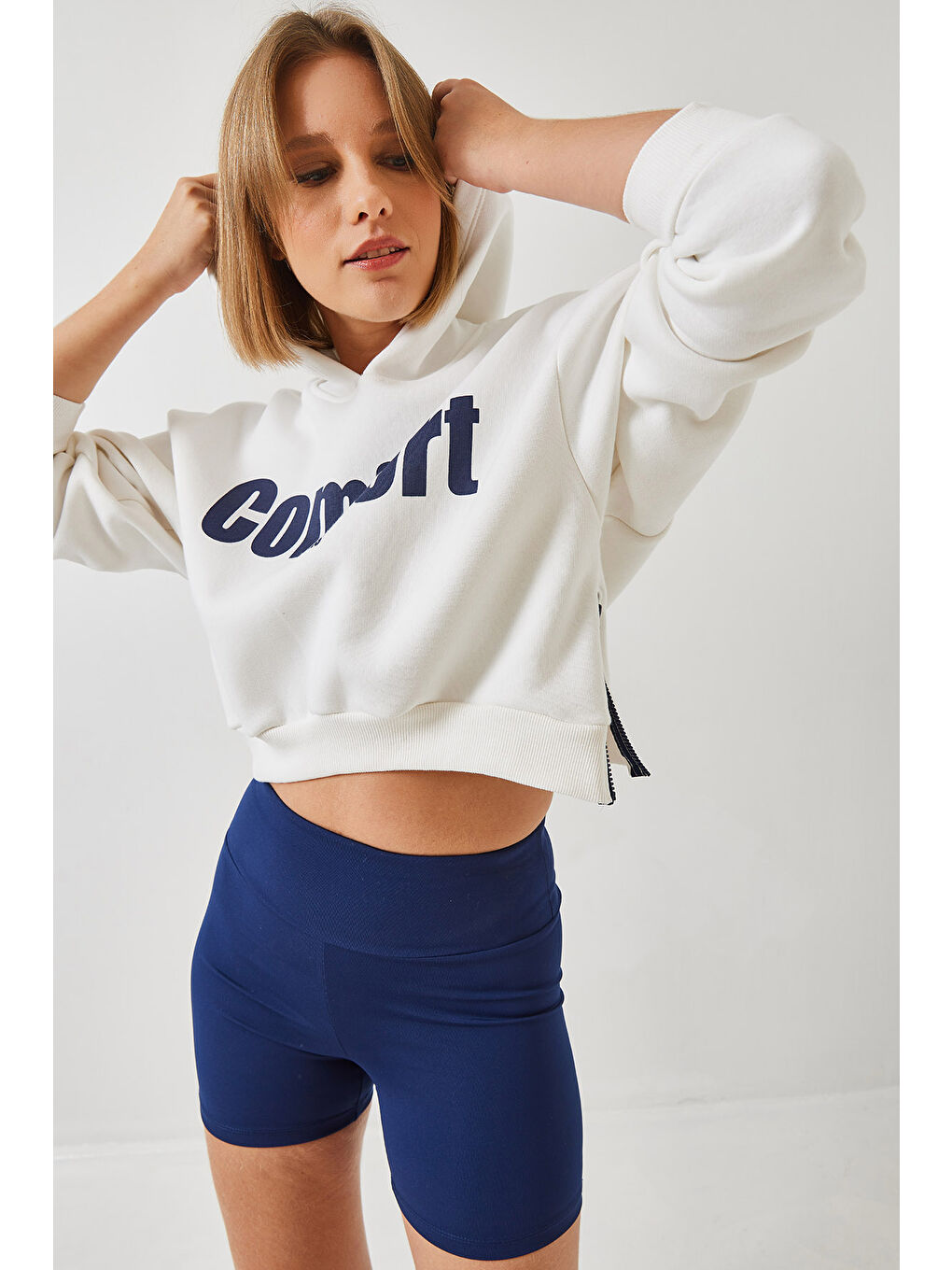 SHADE Beyaz Kadın Üç İplik Şardonlu Yanları Fermuarlı Crop Sweatshirt - 1