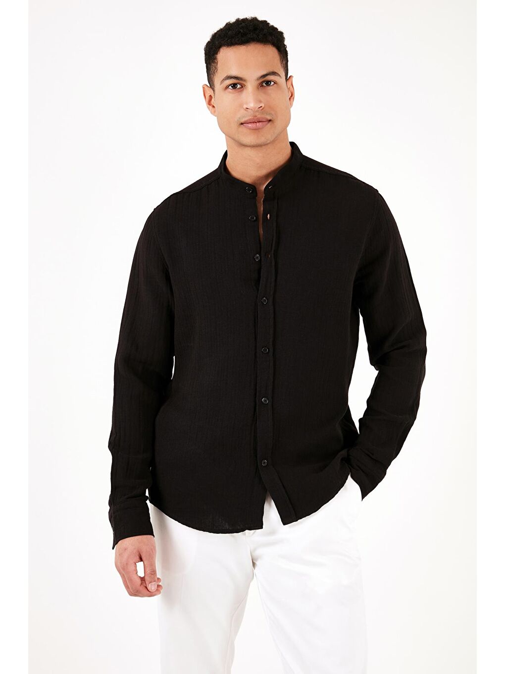 Siyah Pamuklu Regular Fit Hakim Yaka Gömlek CF24S127702-4