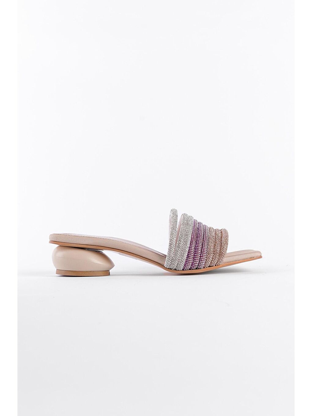 Bej Kısa Topuklu Taşlı Bantlı Küt Burunlu Kadın Terlik-1