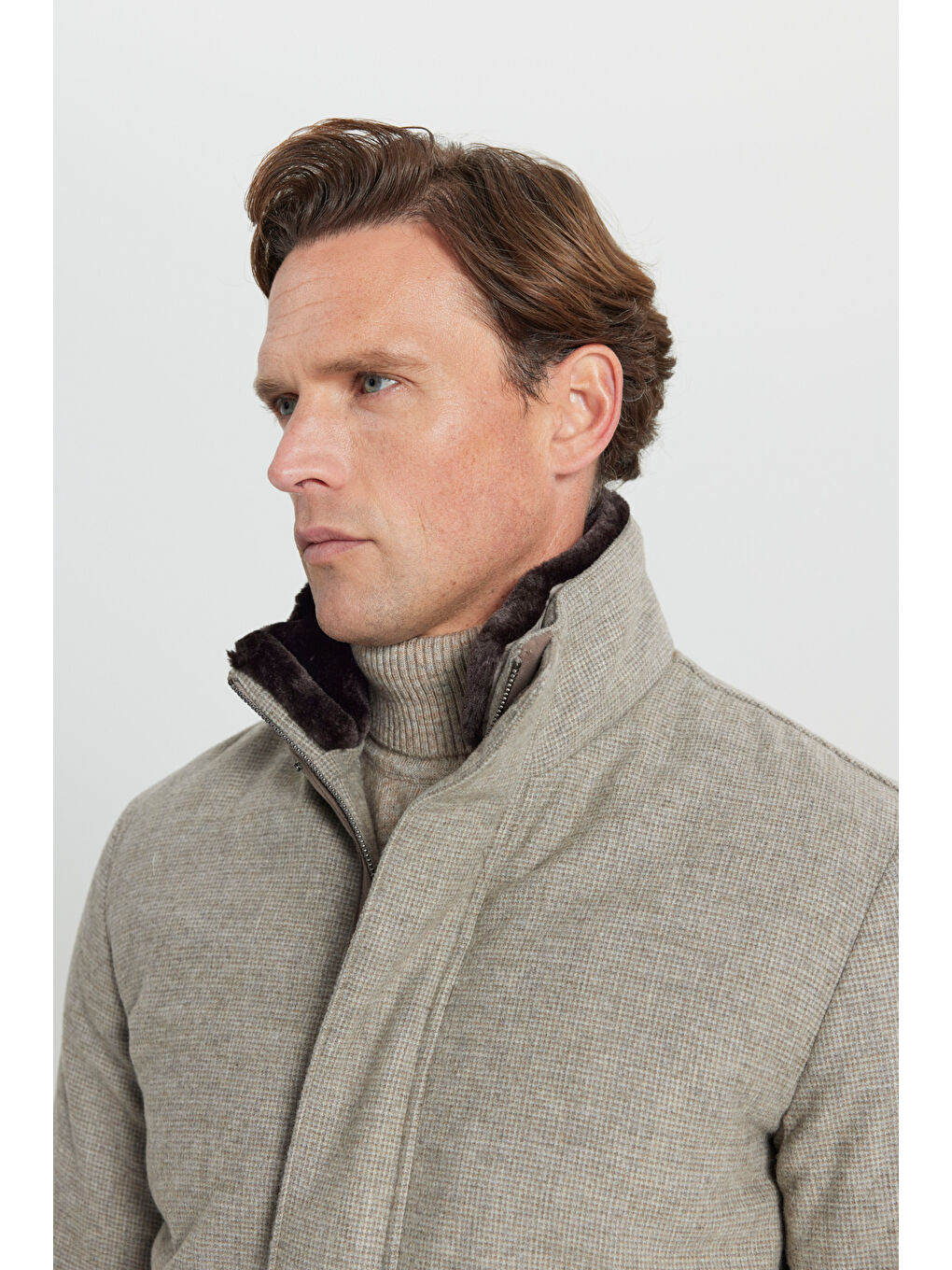 Erkek Bej Sıcak Tutan Standart Fit Normal Kesim Çıkma Kürklü Dik Yaka Kareli Kaşe Mont-3