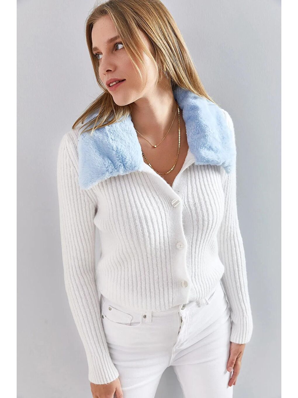 Ekru Kadın Yakası Kürklü  Triko Hırka-1