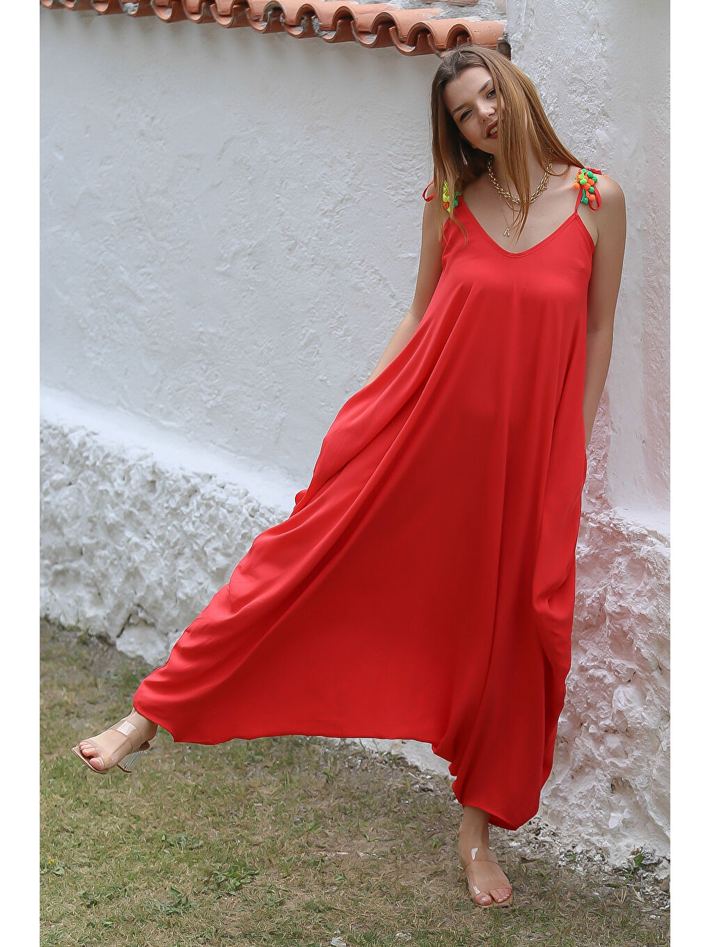 Kırmızı V Yaka Askılı Cepli Ponponlu Dokuma Oversize Şalvar Paça Casual Tulum