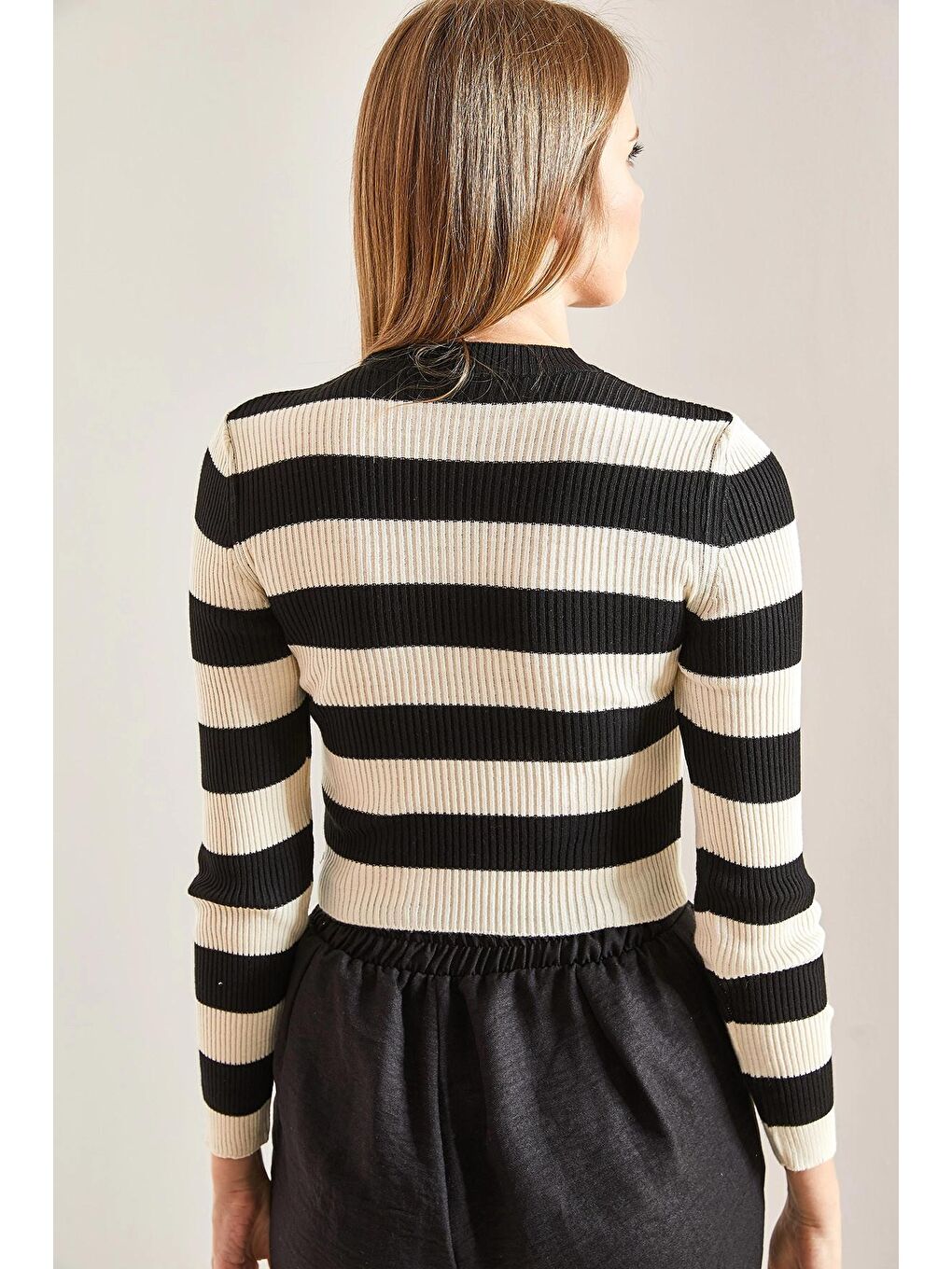 Siyah Kadın Çizgili Yarım Balıkçı Yaka Crop Triko Bluz-4