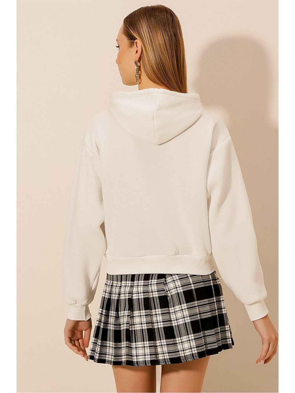 Beyaz Üç İplik Kanguru Cepli Kısa Hoodie-4