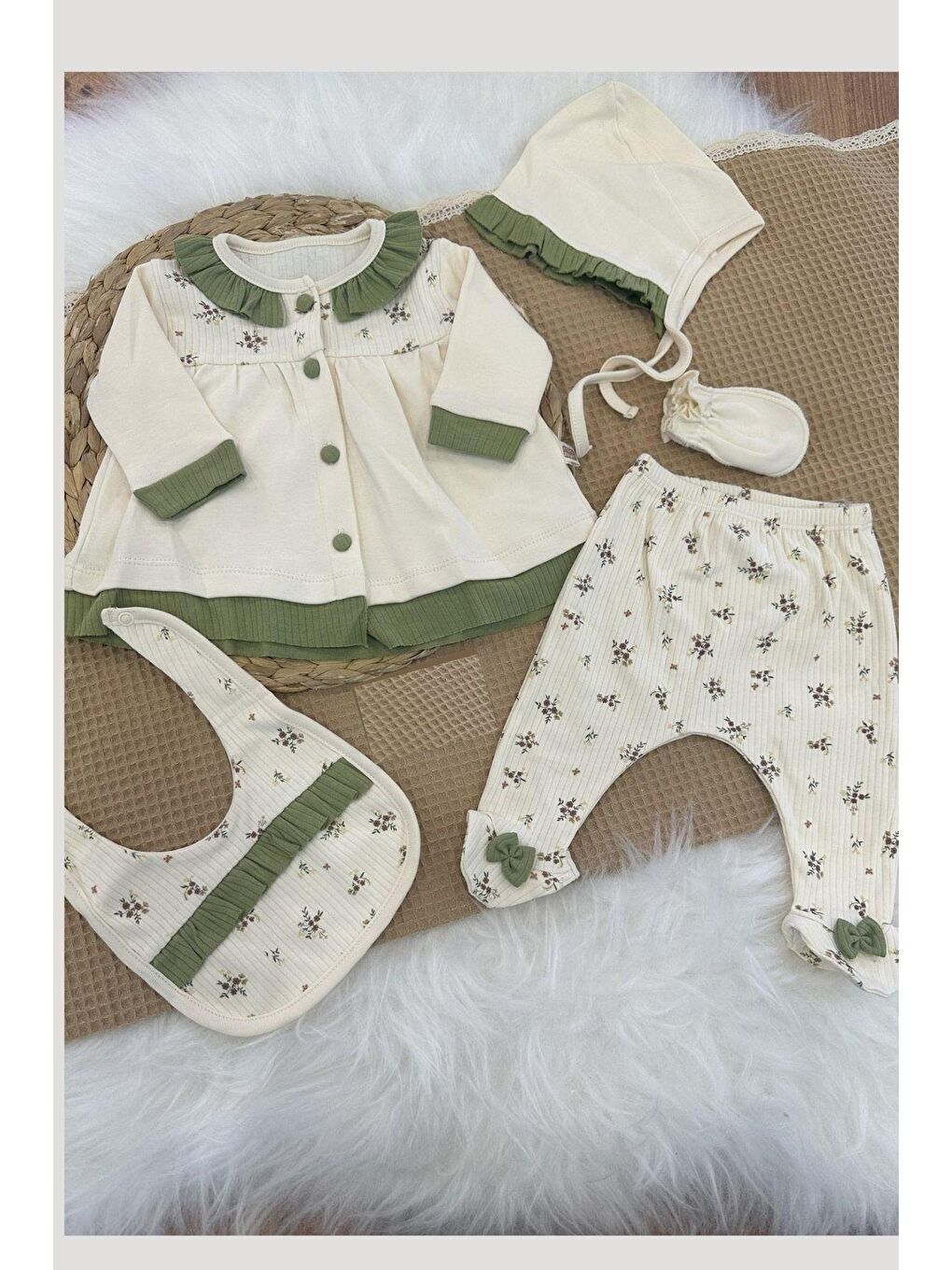 Yeşil Kız Bebek Çiçek Desenli 5'Li Hastane Çıkışı Zıbın Set