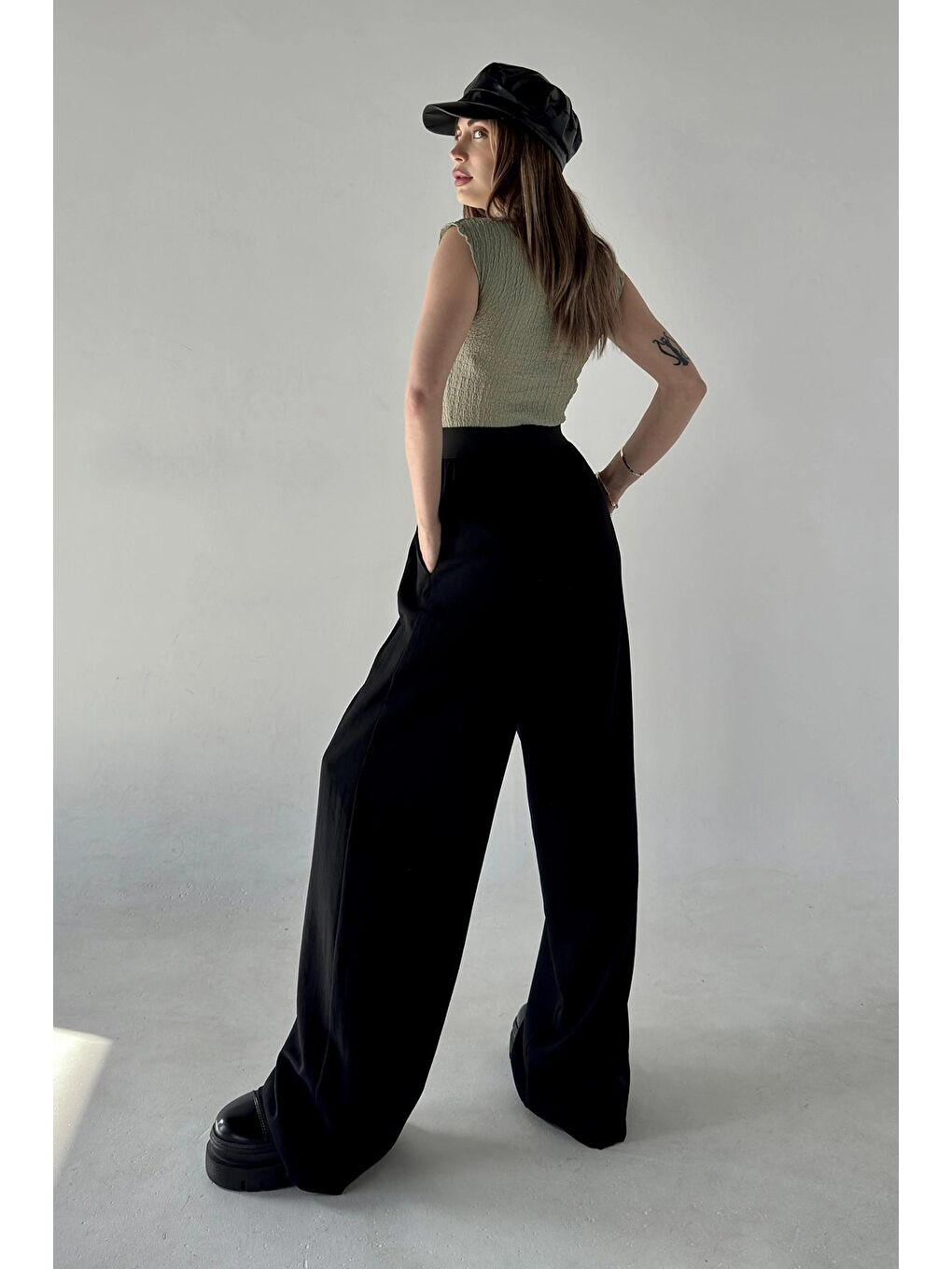 Siyah Yüksek Bel Pileli Salaş Cepli Palazo Pantolon-3