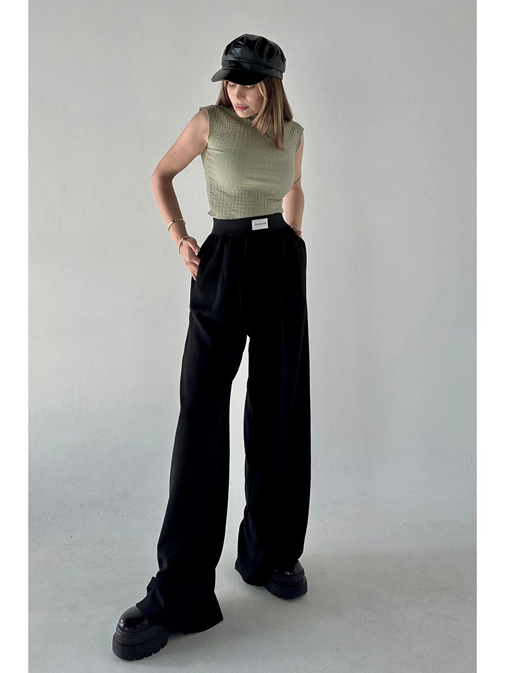 Siyah Yüksek Bel Pileli Salaş Cepli Palazo Pantolon-4