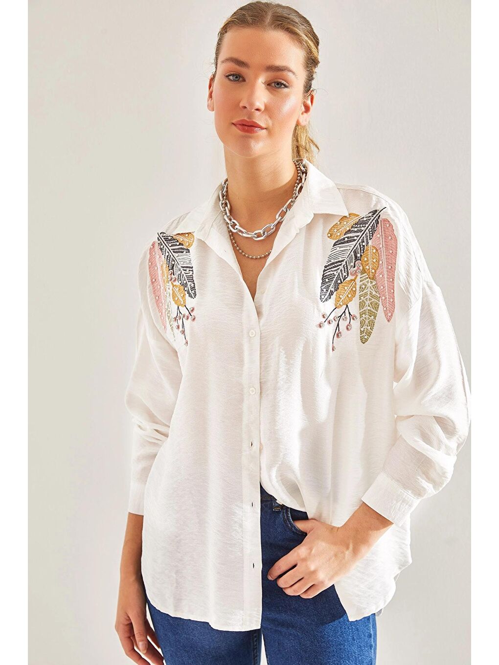 Beyaz Modest Kadın Nakışı Taşlı İncili Gömlek 60181005-3