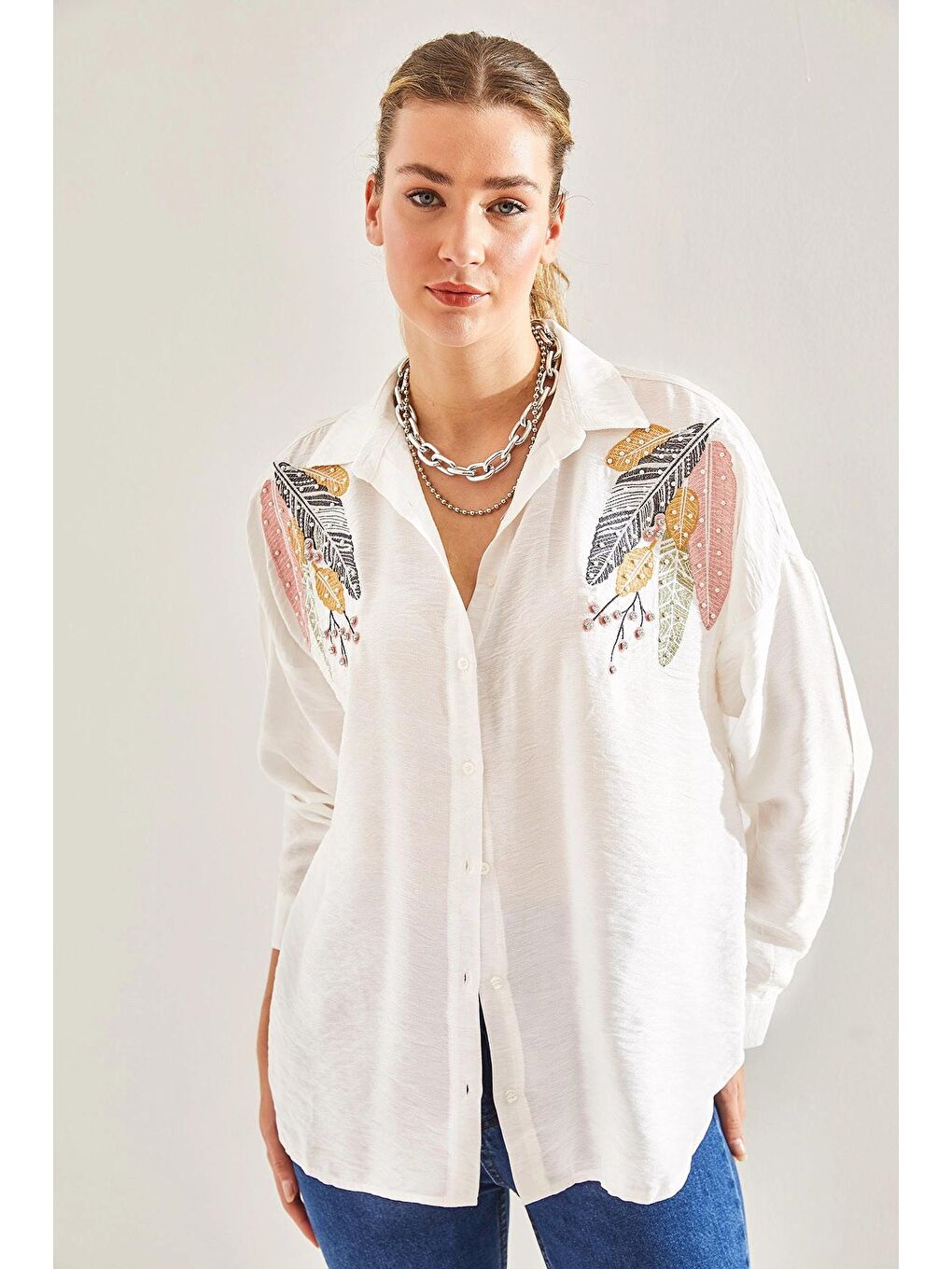 Beyaz Modest Kadın Nakışı Taşlı İncili Gömlek 60181005-4