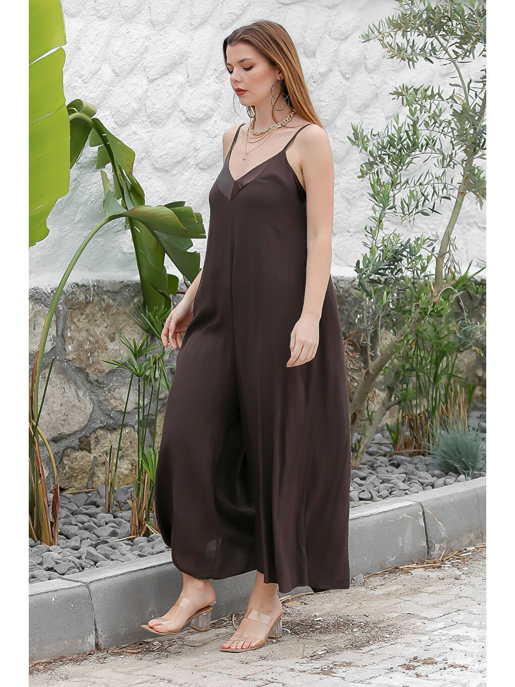 İtalyan Kahverengi V Yaka Askılı Dokuma Bol Paça Casual Viskon Tulum-2