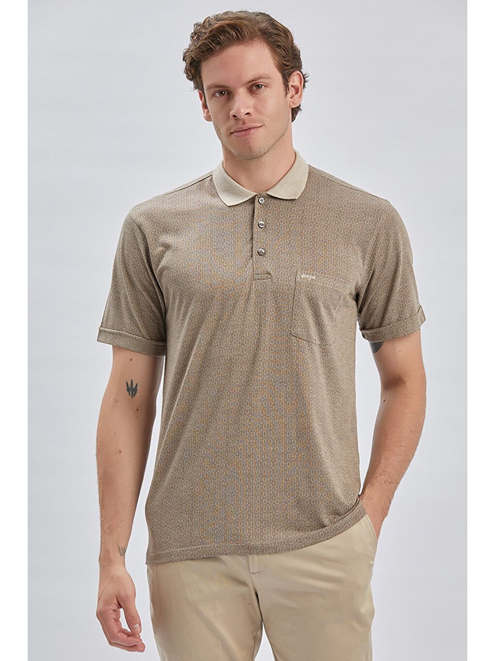 Bej Taş Rengi Desenli Jakarlı Polo Yaka Cepli Klasik Comfort Fit Rahat Kesim Tişört 1011240172-1