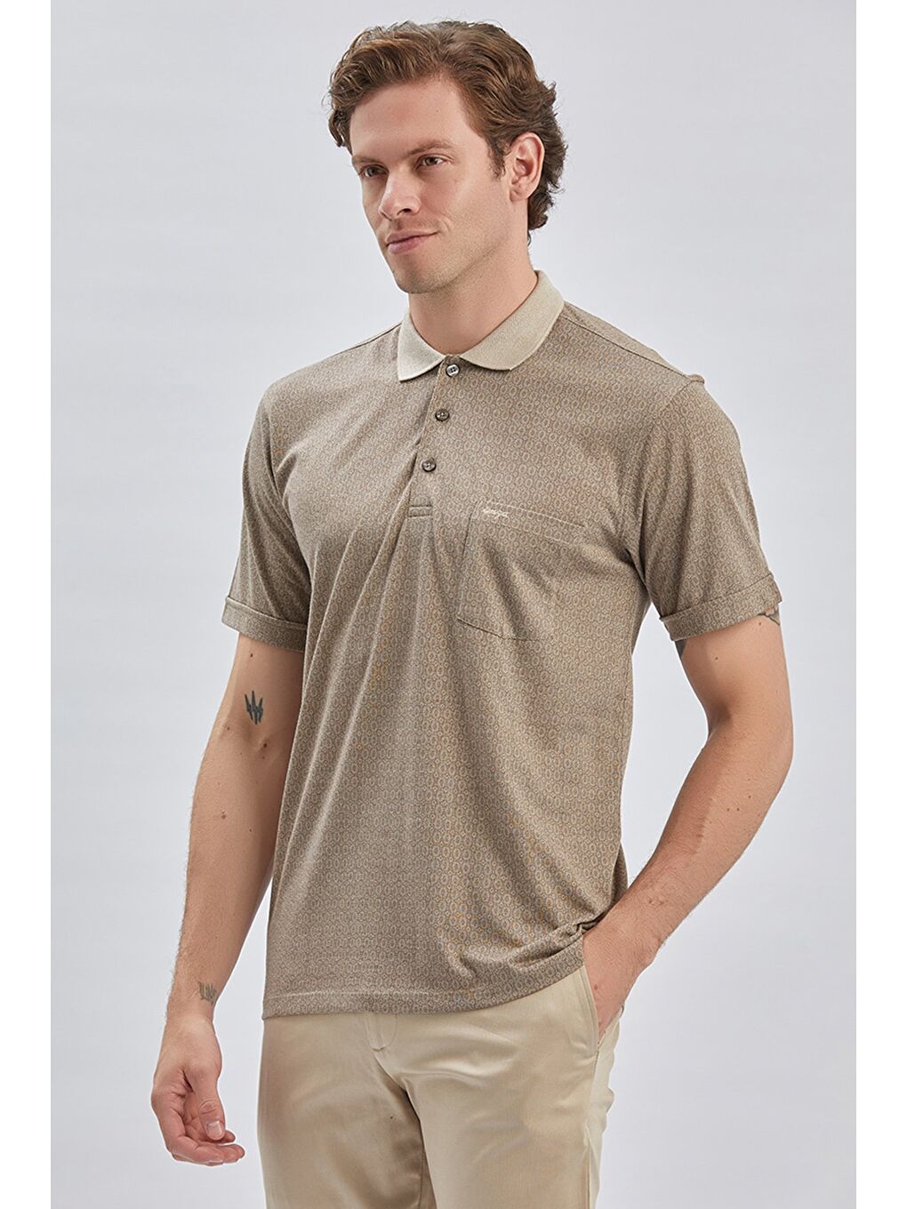 Bej Taş Rengi Desenli Jakarlı Polo Yaka Cepli Klasik Comfort Fit Rahat Kesim Tişört 1011240172-2