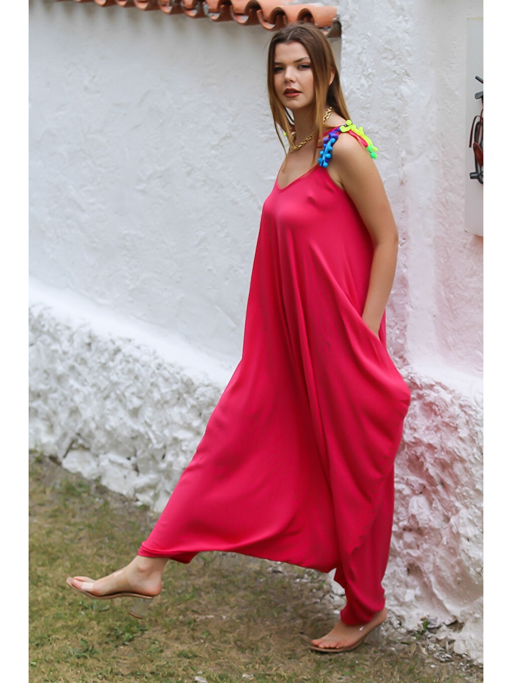 Fuşya V Yaka Askılı Cepli Ponponlu Dokuma Oversize Şalvar Paça Casual Tulum