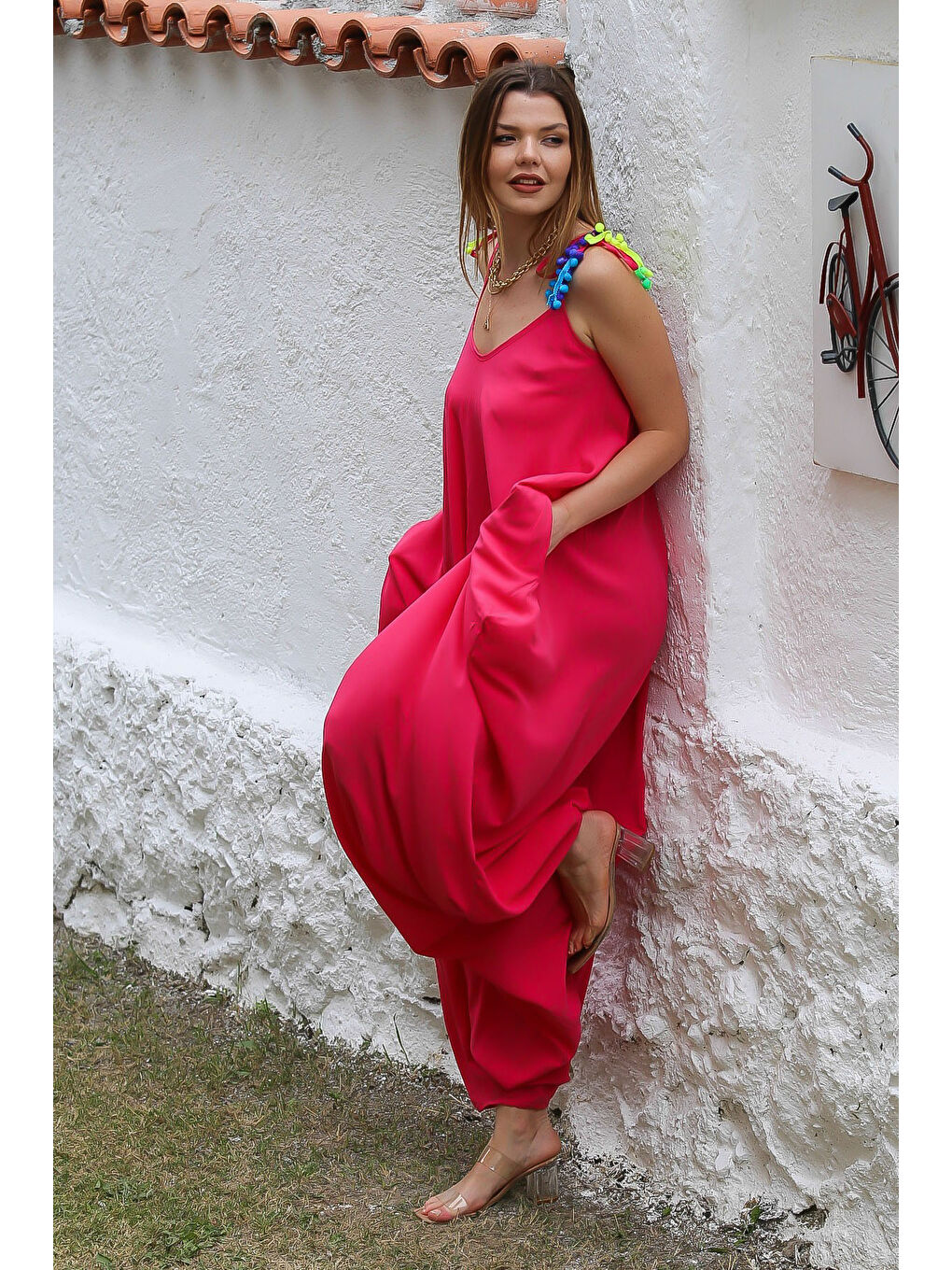 Fuşya V Yaka Askılı Cepli Ponponlu Dokuma Oversize Şalvar Paça Casual Tulum-1