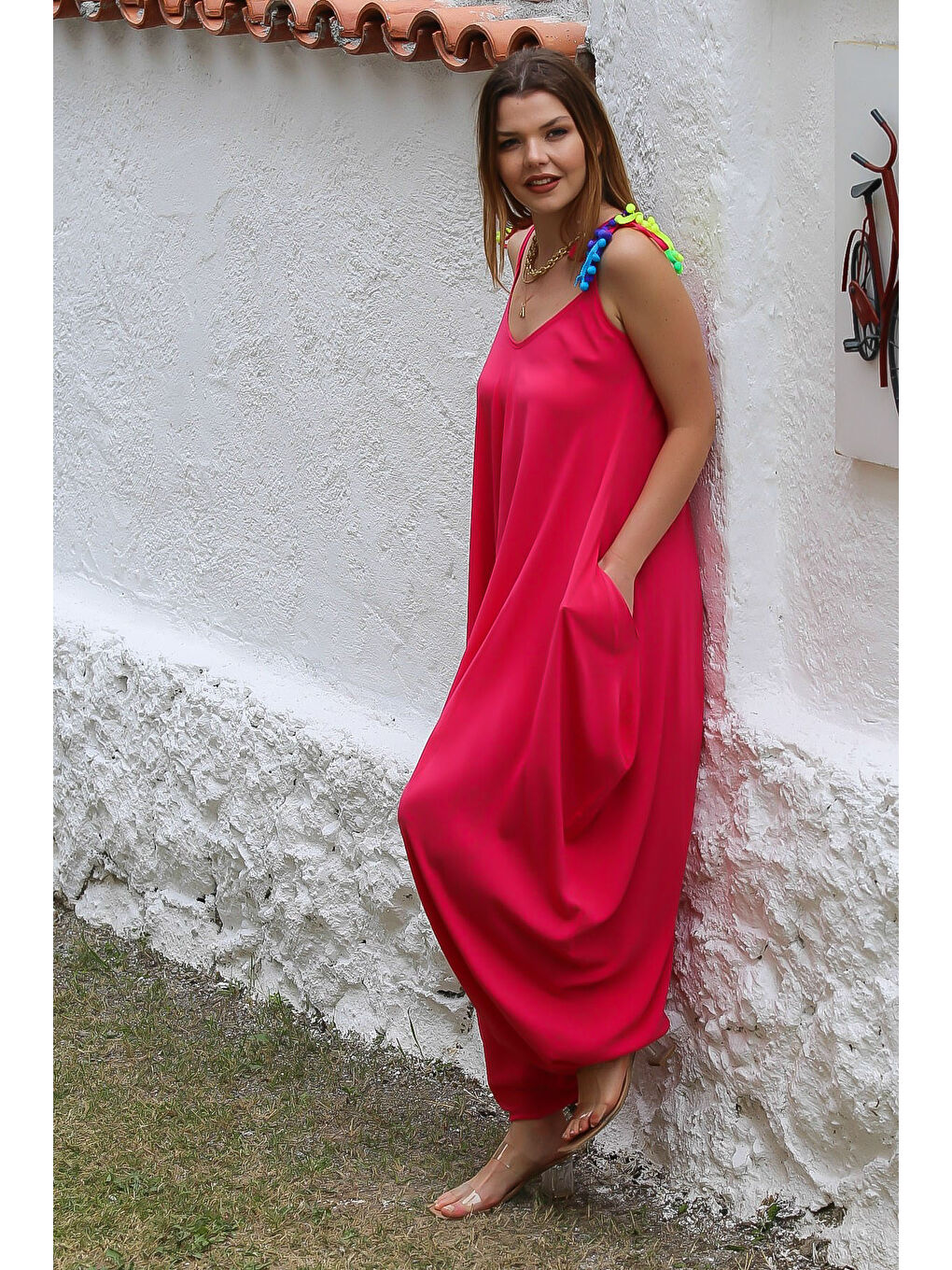 Fuşya V Yaka Askılı Cepli Ponponlu Dokuma Oversize Şalvar Paça Casual Tulum-2