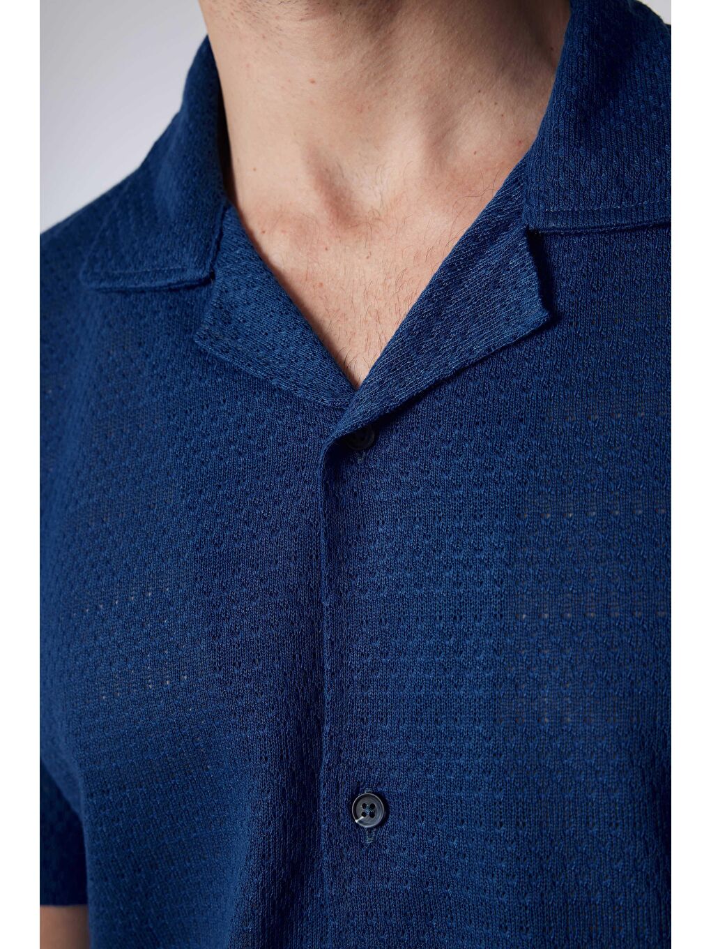 Slim Fit Kısa Kollu Dar Kesim Apaj Yaka Örme Kumaş Yazlık İndigo Erkek Gömlek-3
