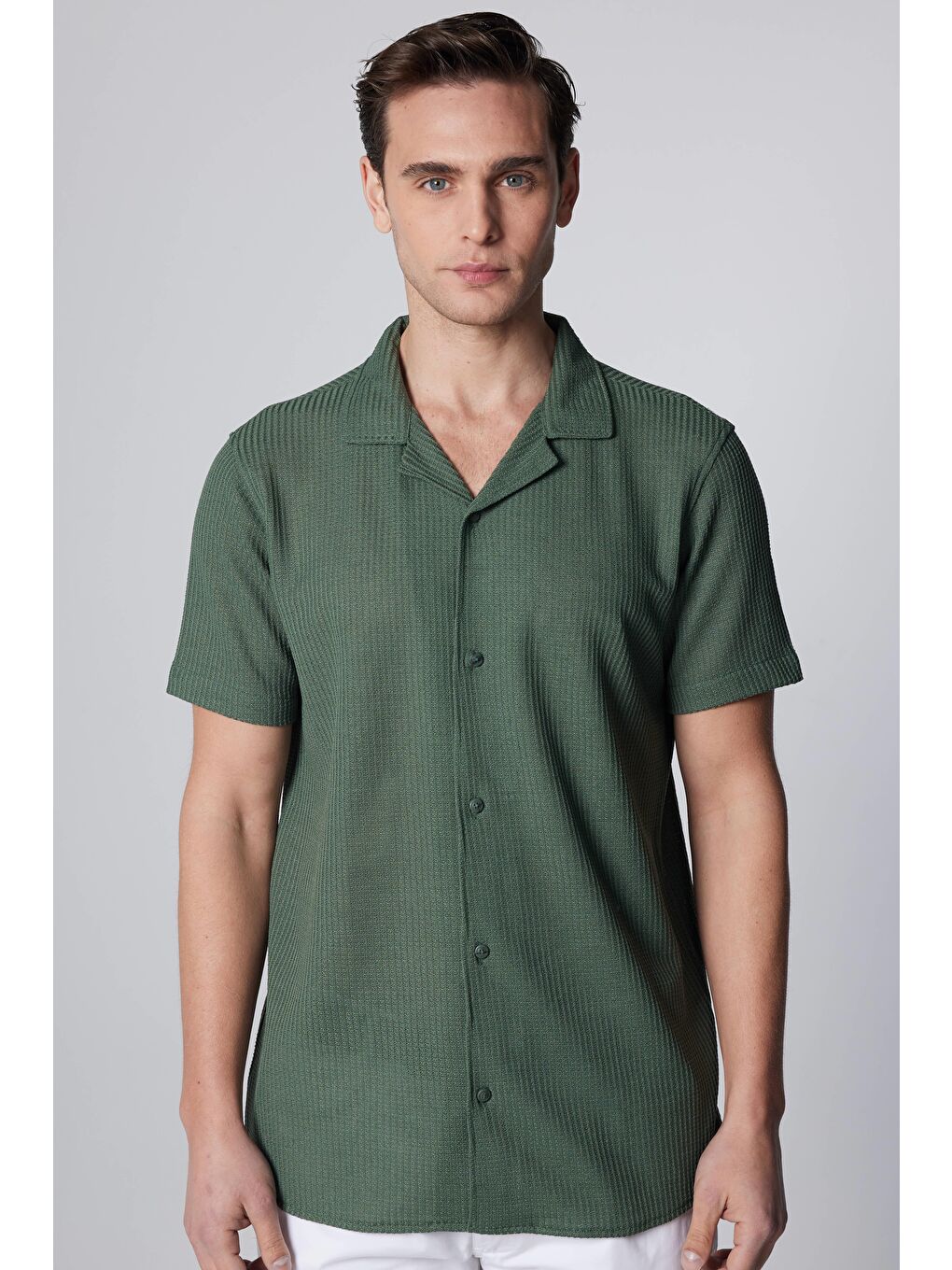 Slim Fit Kısa Kollu Dar Kesim Apaj Yaka Örme Kumaş Yazlık Haki Erkek Gömlek
