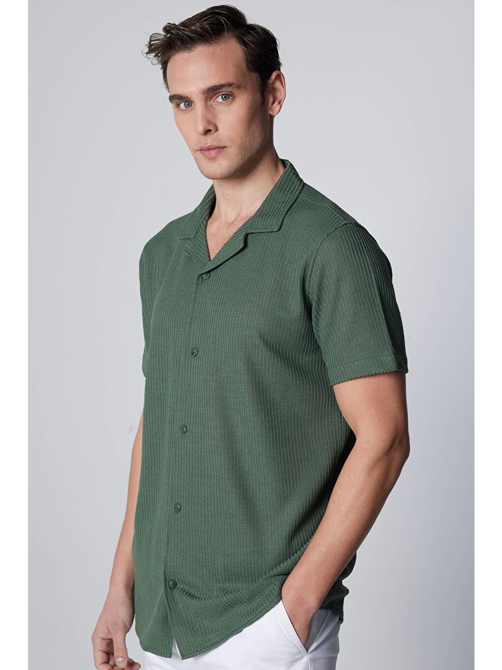 Slim Fit Kısa Kollu Dar Kesim Apaj Yaka Örme Kumaş Yazlık Haki Erkek Gömlek-1
