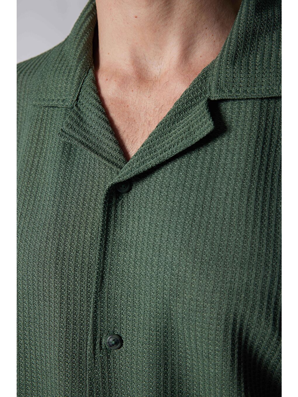 Slim Fit Kısa Kollu Dar Kesim Apaj Yaka Örme Kumaş Yazlık Haki Erkek Gömlek-3