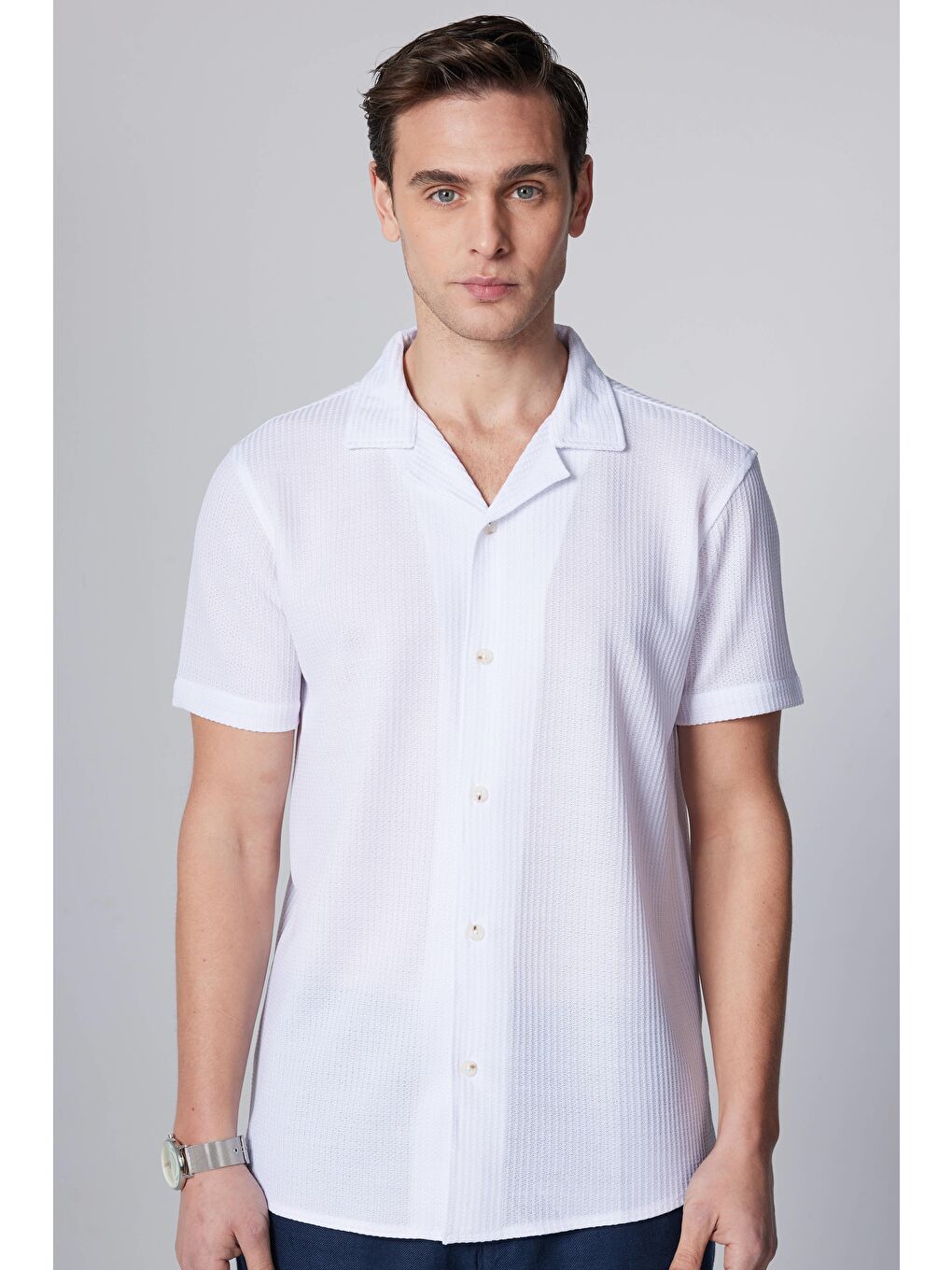Slim Fit Kısa Kollu Dar Kesim Apaj Yaka Örme Kumaş Yazlık Beyaz Erkek Gömlek-1