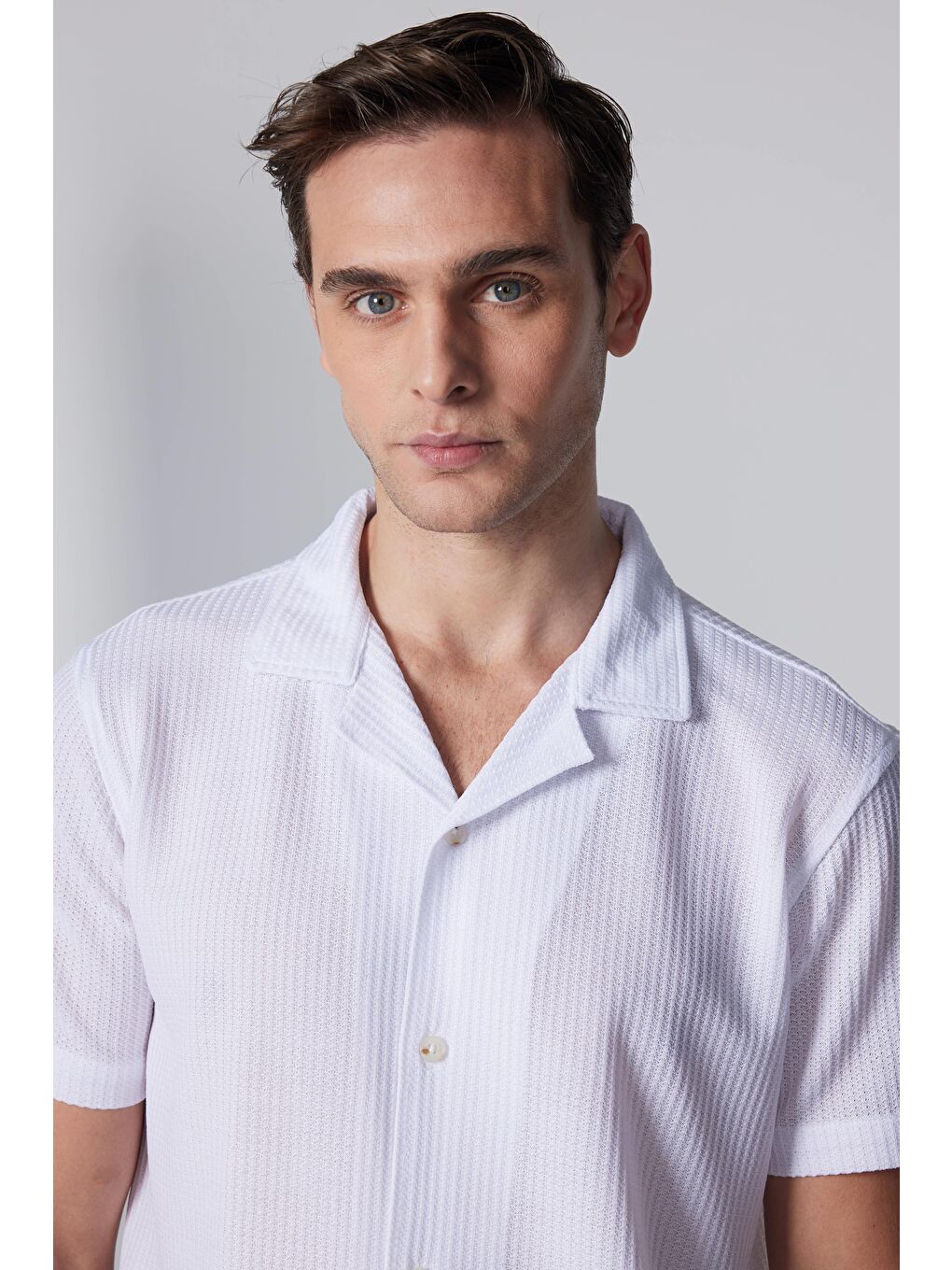Slim Fit Kısa Kollu Dar Kesim Apaj Yaka Örme Kumaş Yazlık Beyaz Erkek Gömlek-2
