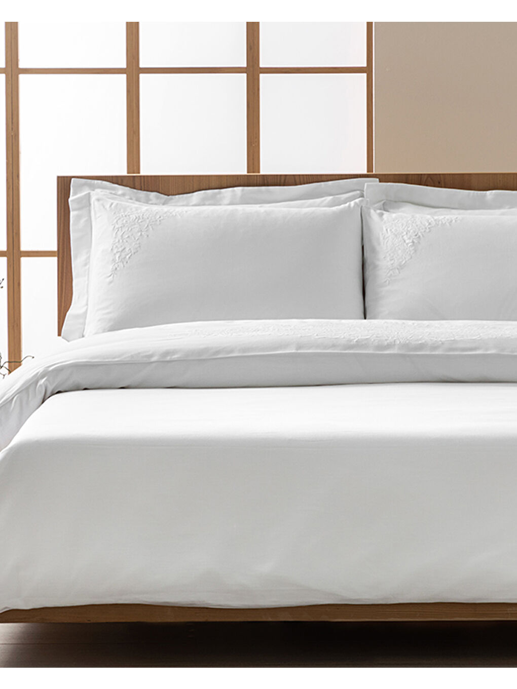 Laurel Pamuk Saten Nakışlı King Size Nevresim Takımı Beyaz