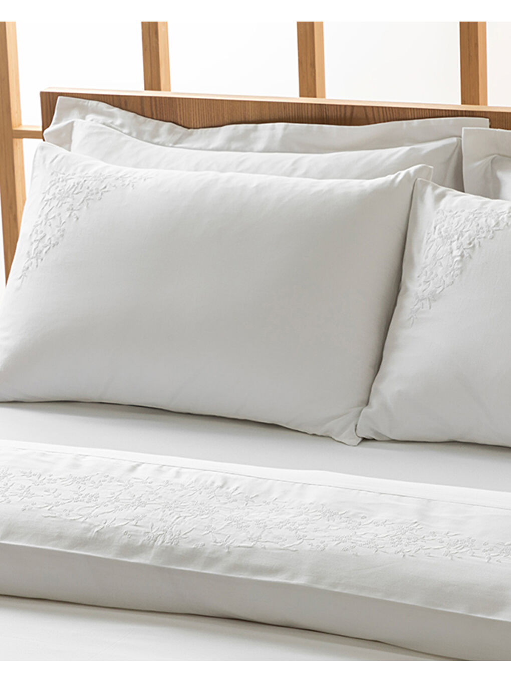 Laurel Pamuk Saten Nakışlı King Size Nevresim Takımı Beyaz-1