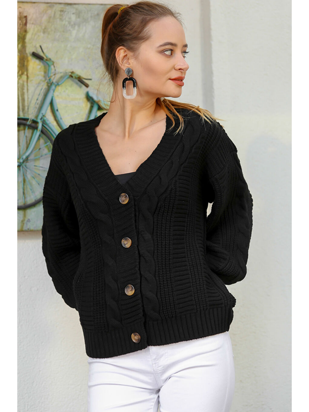 Kadın Siyah Saç Örgü Desenli Kemik Düğmeli Retro Triko Hırka M10010900HR99517