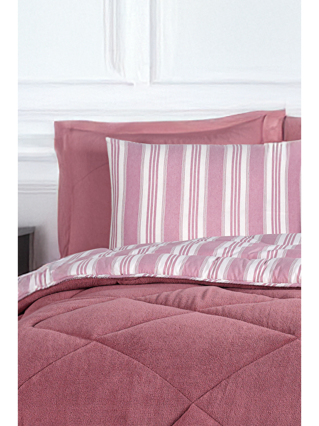 UPSTYLE Uyku Seti Wellsoft Yorganlı Pofuduk 4 Parça Çift Kişilik Soft Line Bordo - 2