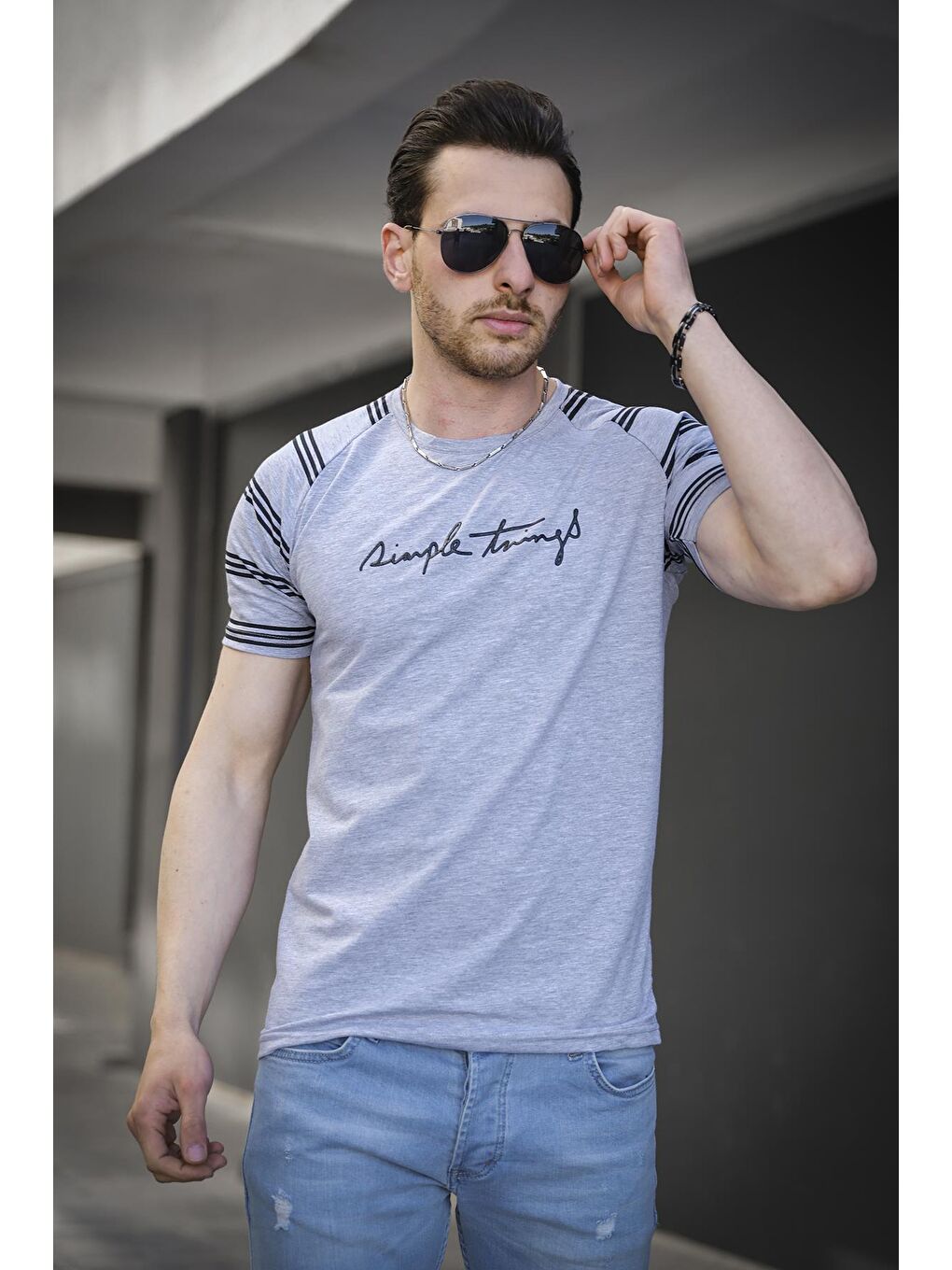 Gri Omuz Baskı Detaylı Slim Fit Elastanlı Erkek Tişört