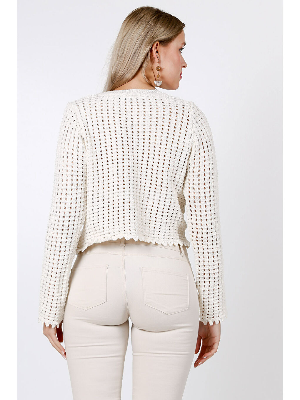 Ekru V Yaka Uzun Kol Düğmeli Nakışlı Triko Hırka-1