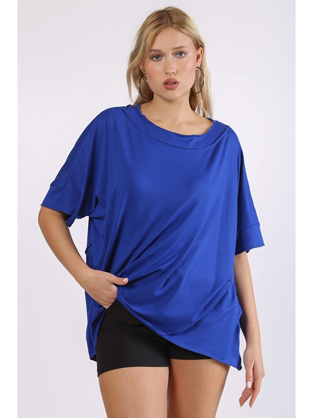 Mavi Yuvarlak Yaka Kısa Kol Asimetrik Örme Tişört-5