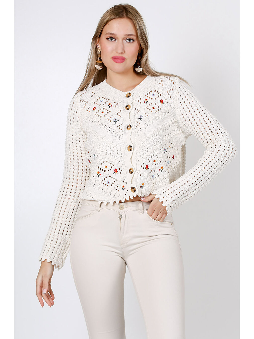 Ekru V Yaka Uzun Kol Düğmeli Nakışlı Triko Hırka-4