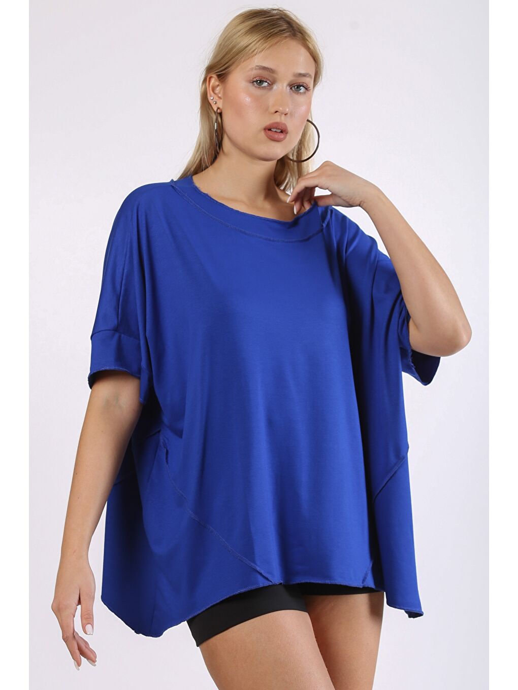 Mavi Yuvarlak Yaka Kısa Kol Asimetrik Örme Tişört-6