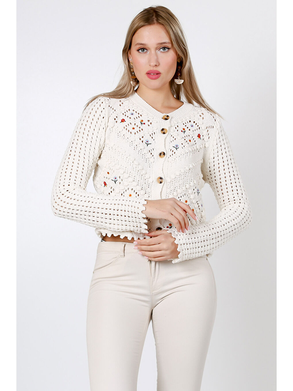 Ekru V Yaka Uzun Kol Düğmeli Nakışlı Triko Hırka-5