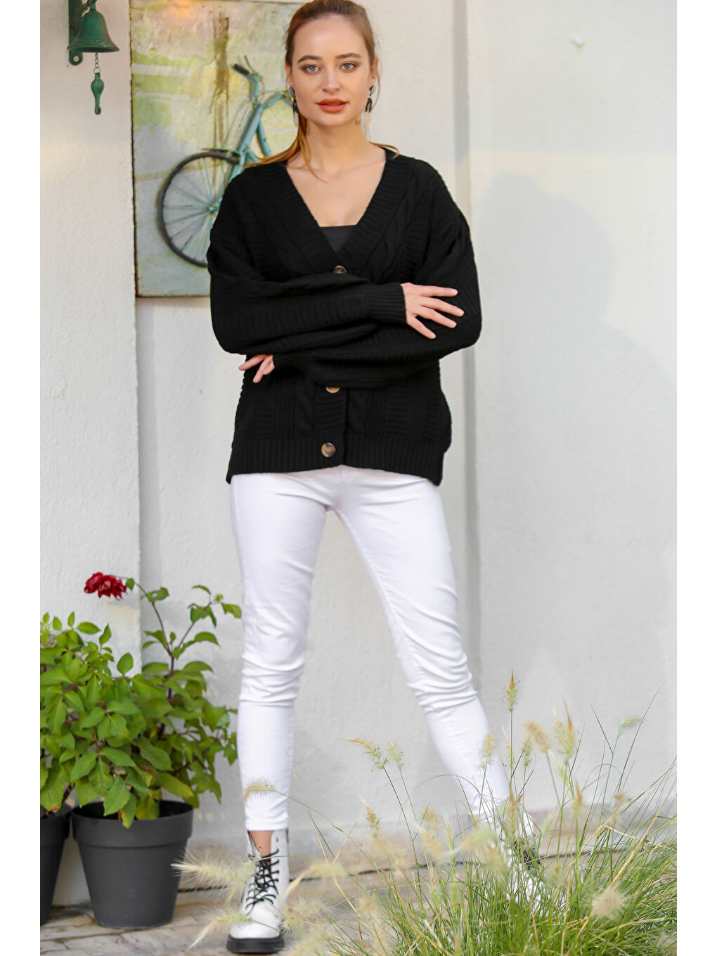 Kadın Siyah Saç Örgü Desenli Kemik Düğmeli Retro Triko Hırka M10010900HR99517-4