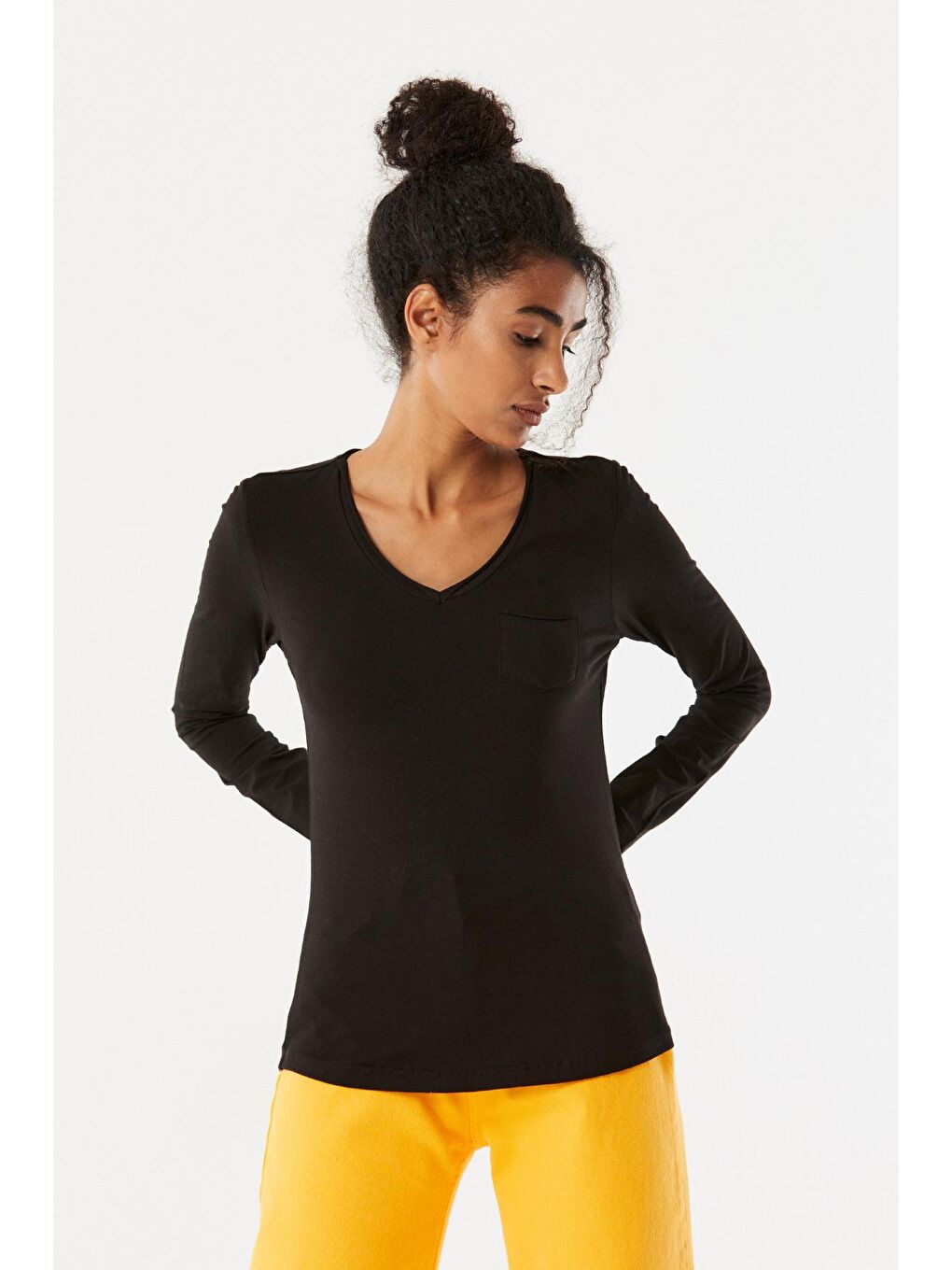 Siyah V Yaka Cep Detaylı Basic Body-1
