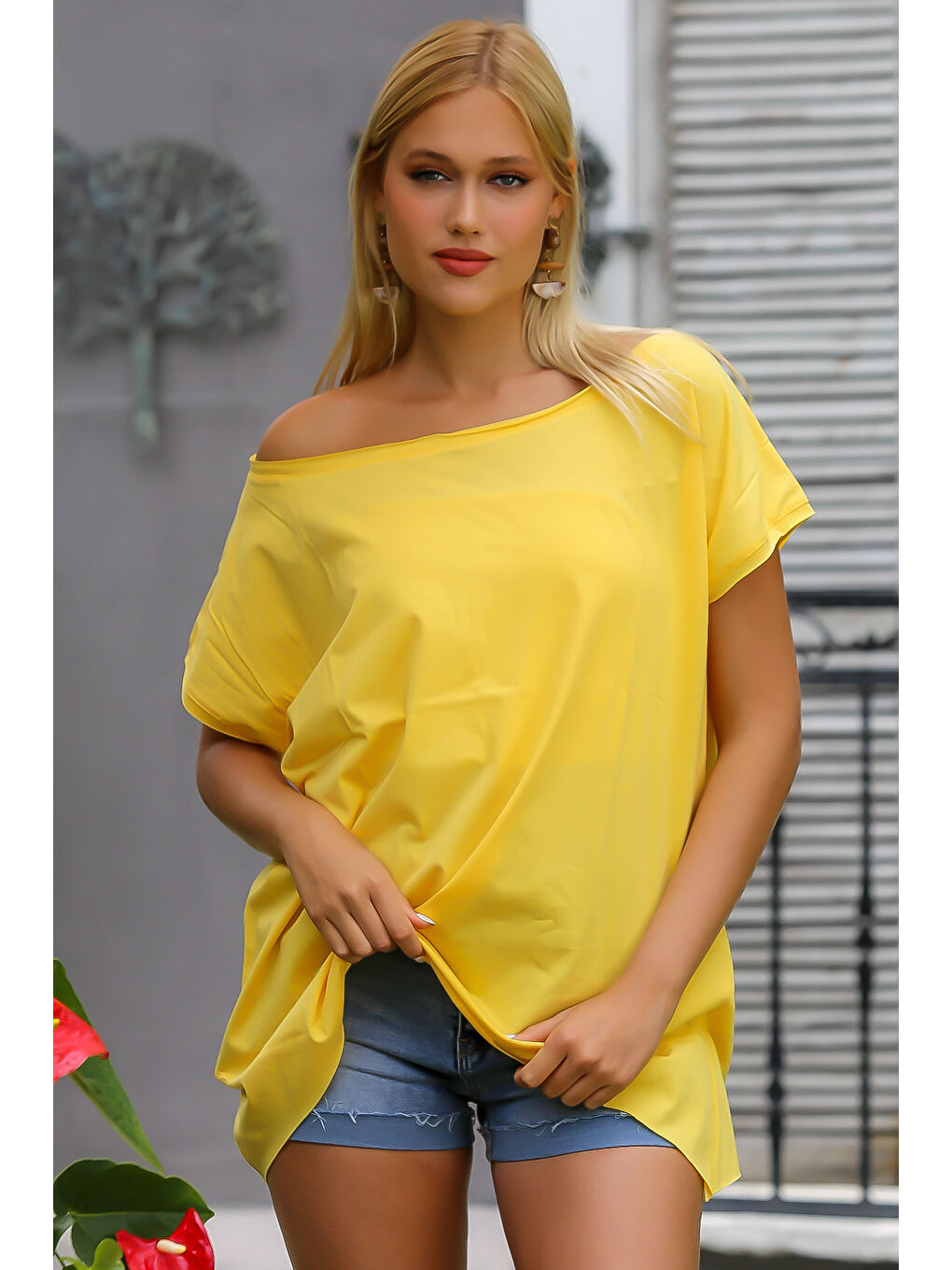 Sarı Kayık Yaka Düşük Kol Örme Oversize Tişört