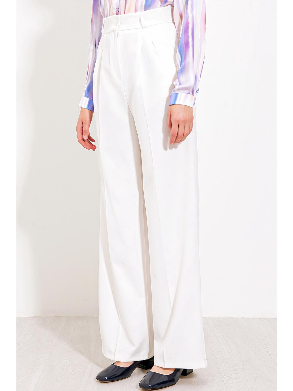 Kadın Beyaz Bol Paça Kumaş Pantolon 6647-3