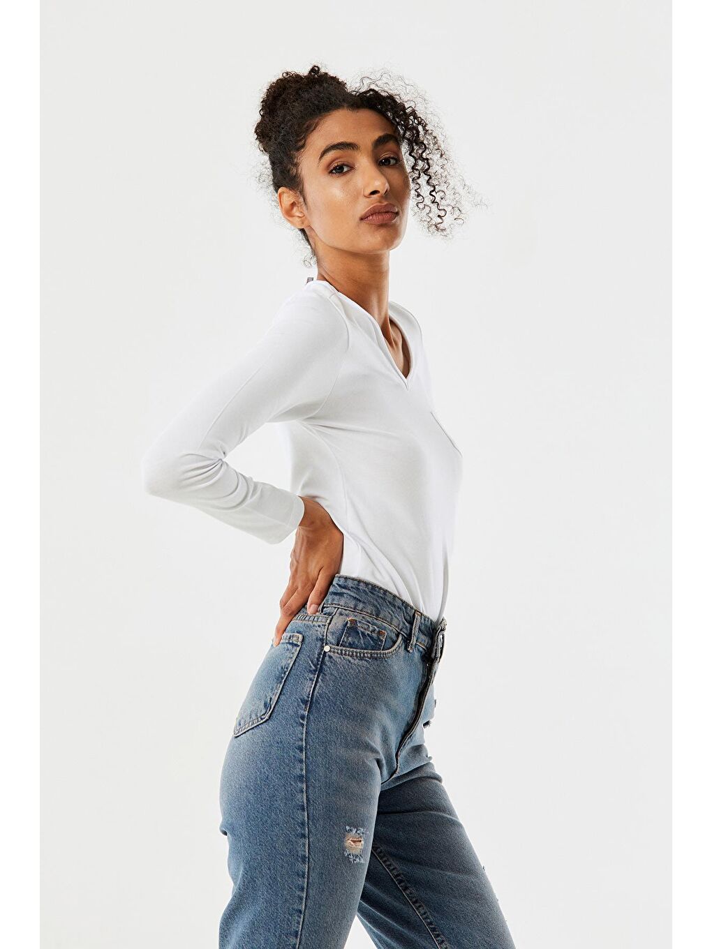 Beyaz V Yaka Cep Detaylı Basic Body-4