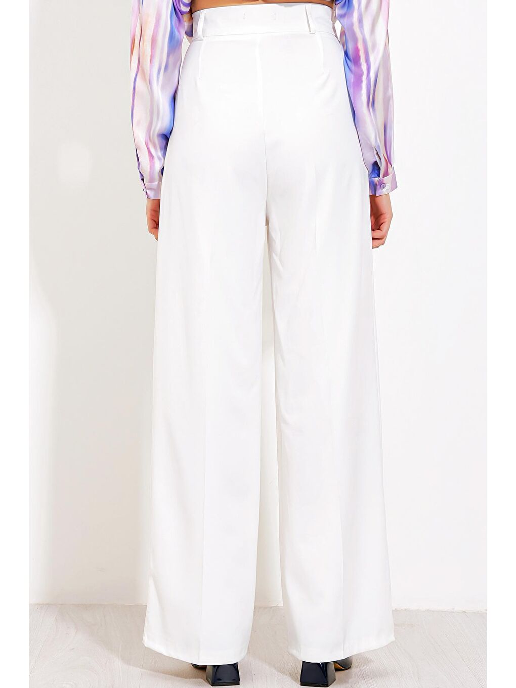 Kadın Beyaz Bol Paça Kumaş Pantolon 6647-5