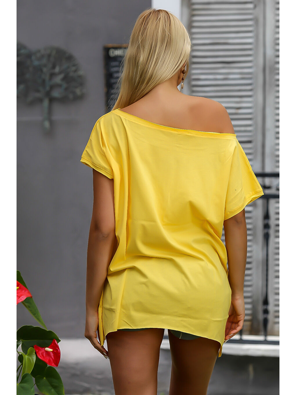 Sarı Kayık Yaka Düşük Kol Örme Oversize Tişört-1