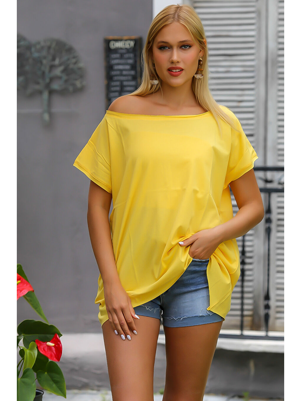 Sarı Kayık Yaka Düşük Kol Örme Oversize Tişört-2